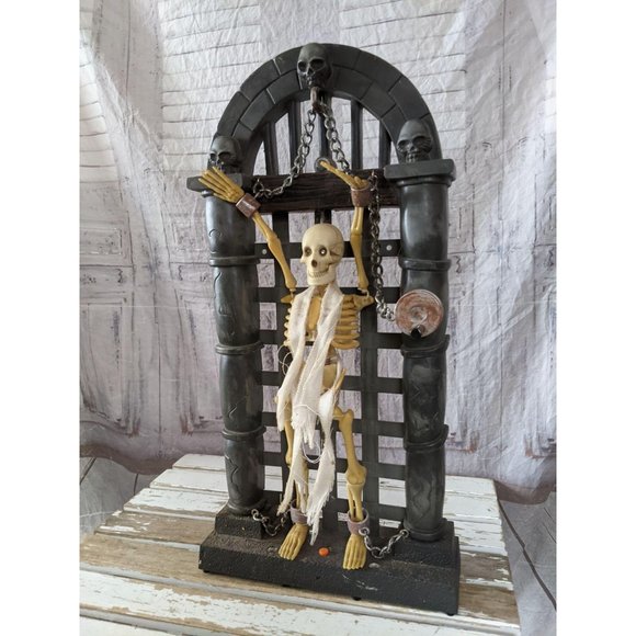 Gemmy Hanging skull prisoner Halloween prop